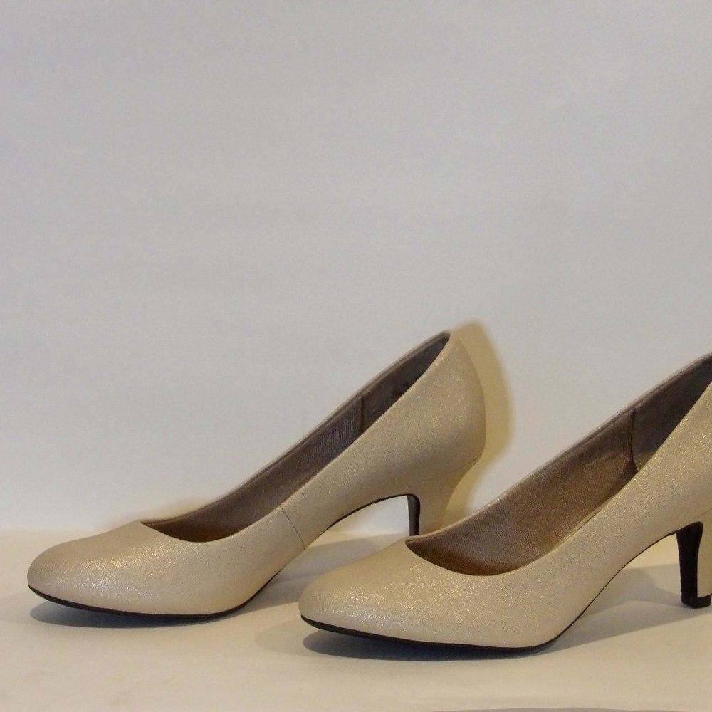 Life Stride Women's Pump Style Shoes, Soft Gold, Size 10